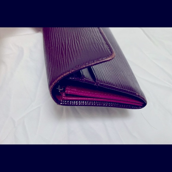 Louis Vuitton Long Epi Leather Wallet - Picture 6 of 11
